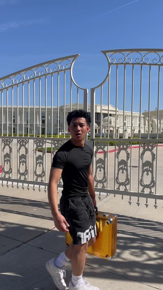 Billionaire vibes ๐ณ #fyp #haircut #bugatti #losangeles