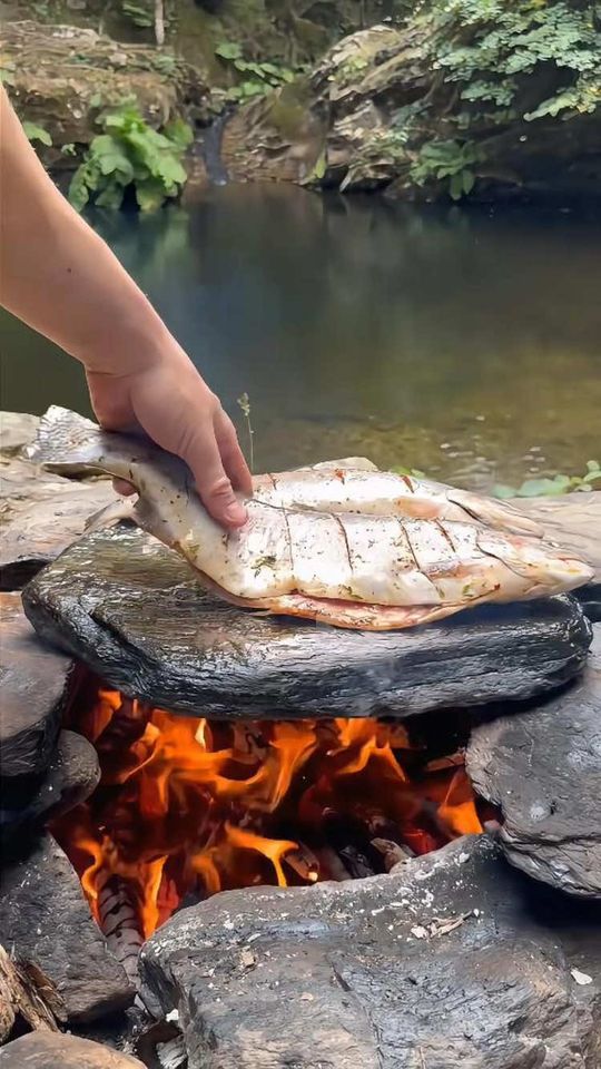 #cookingforest#outdoorcooking #cooking #Recipe #fish  #survi