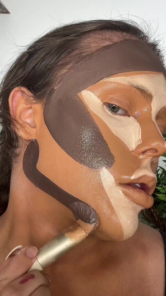 Just a natural beauty doing what she does best #makeuptutori