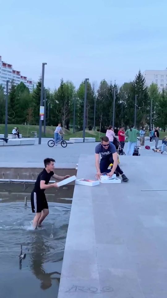 Would you help? А вы бы помогли?😳 #socialexperiment#reaction