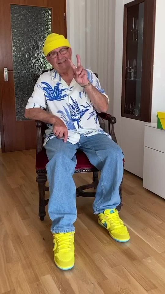 Grateful Gramps 👴🏻💛 #gramps #opa #streetwear #fashion #drake
