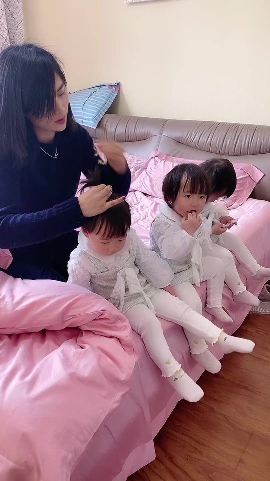 Get up#cutebaby #triplets #hujiasanqianjin #fyp #childhood #