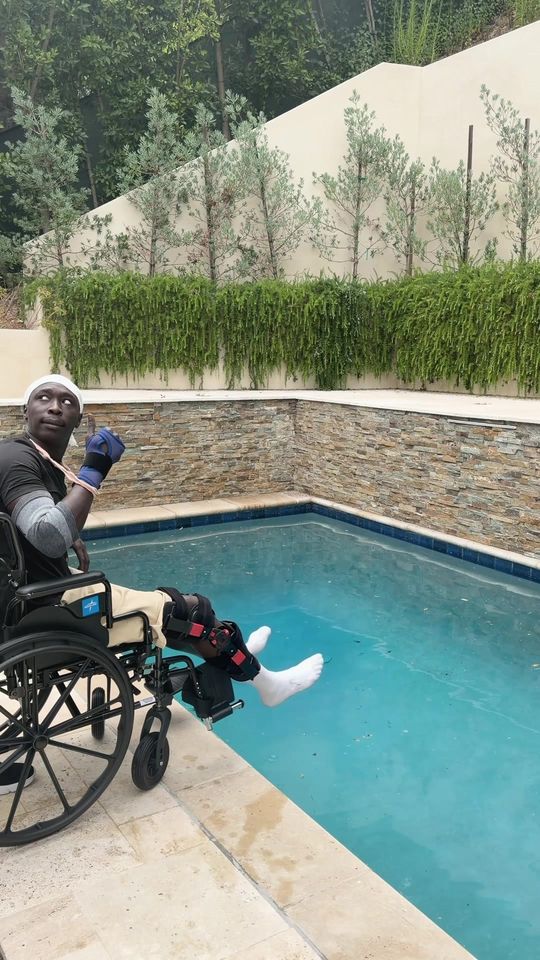 I didn’t land well on my first jump… but at least I got to be here 🏊🏾# — @khaby.lame