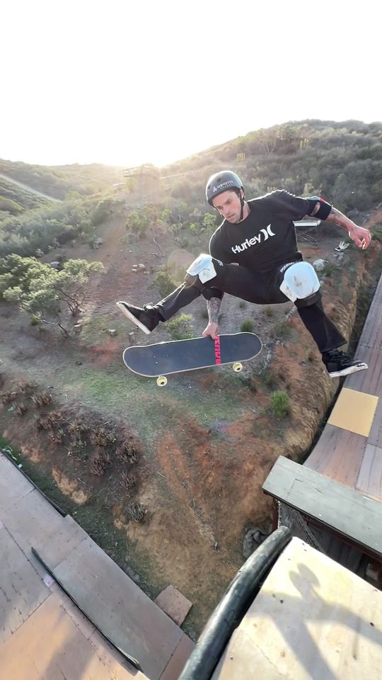 👹 @monsterenergy @hurley @fallenfootwear @skatelitesurface  
