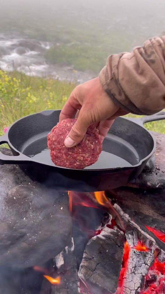 Homemade Burgers anyone?! 😍🔥 #cooking #burgers #recipe #outd