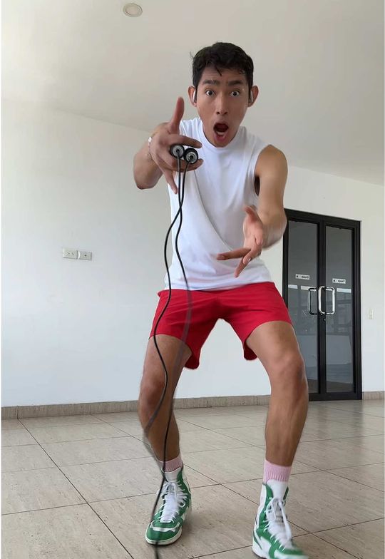 Oye chico GUAPO!!, más te vale ganar, porque en aura te llev