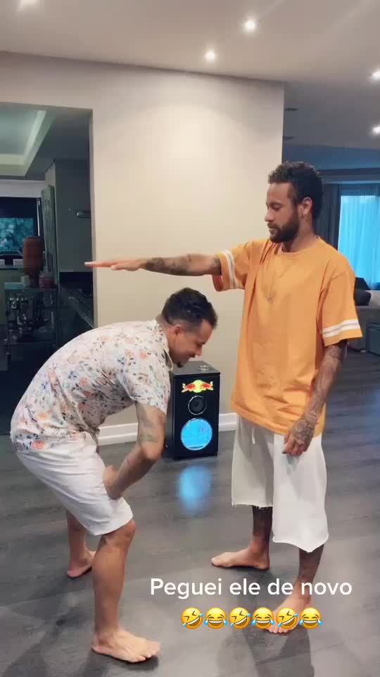 Caiu em mais uma 🤣😂