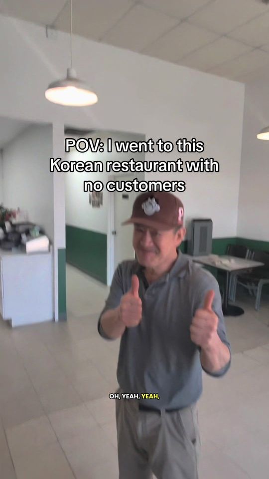 The owner was eating alone when I walked in🥹 📍Hong dumpling