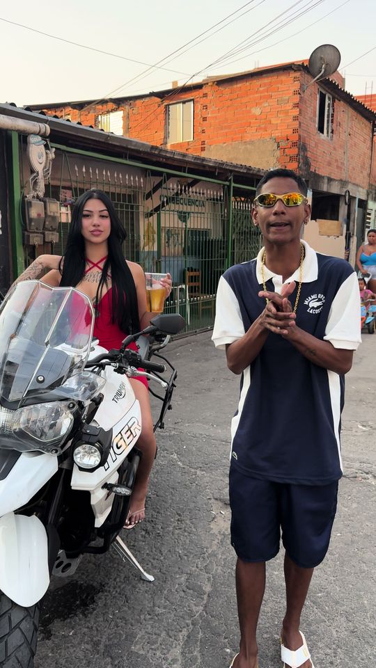 Menina de vermelhor โค๏ธ