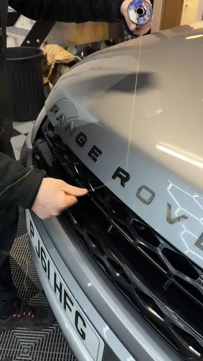 Smart way to center the letters 🤓 #satisfying #satisfyingvideo #satisf — @utopiatints