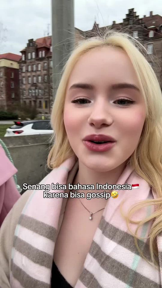 Enak bgt bisa 4 bahasa jadi bisa gossip di jerman🤣🇩🇪 wkwkwk