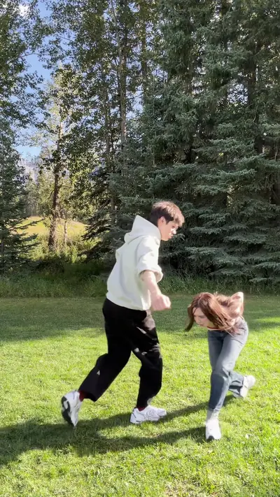 No se la pensó dos veces para grabar este video @Beth Cast 🍁 🤣 #elmari — @elmarianaa