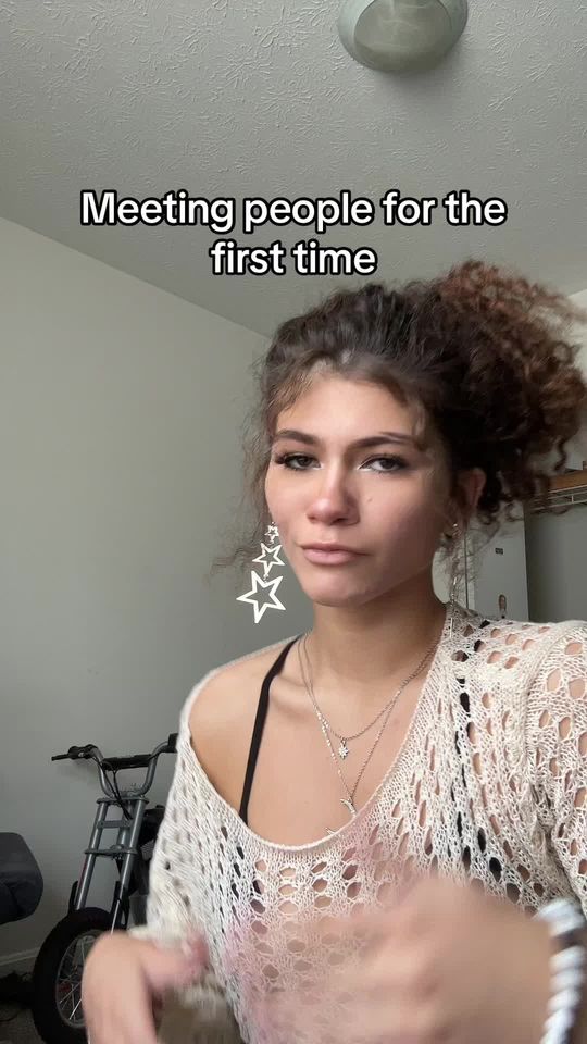 I wanan see that challengers movie #zendaya