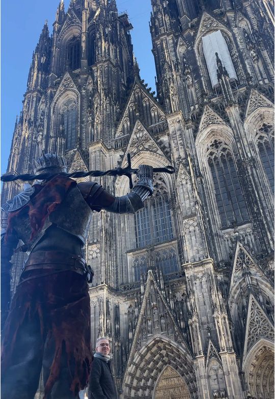 the wind is a paid actor đź’¨ #cologne #Knight #darksouls #eld