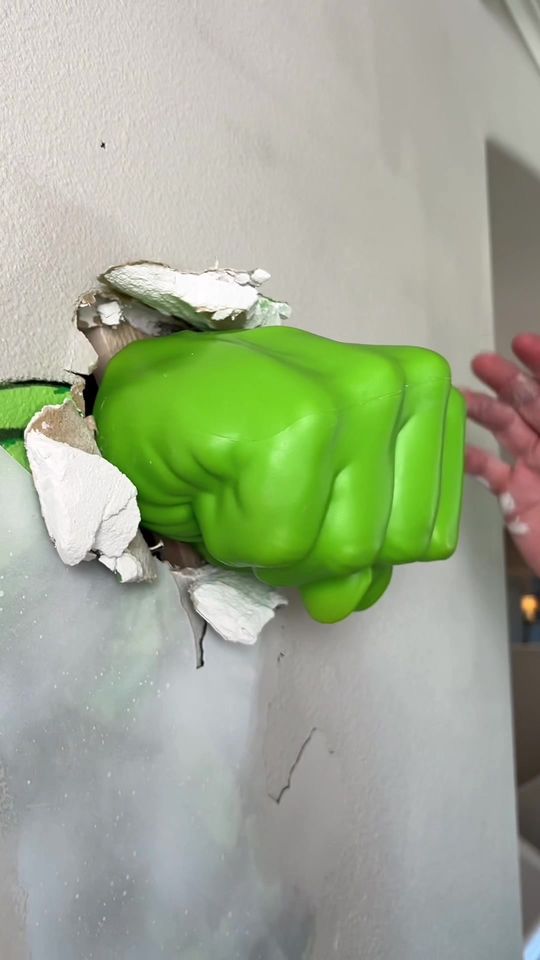 How to fix a hole in the wall 🕳️👊