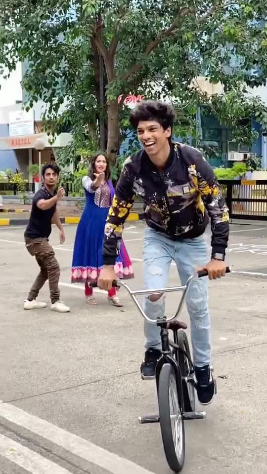 Pura hila dala na ye toh maine mazak kiya @_ayeshakhan #bmx 