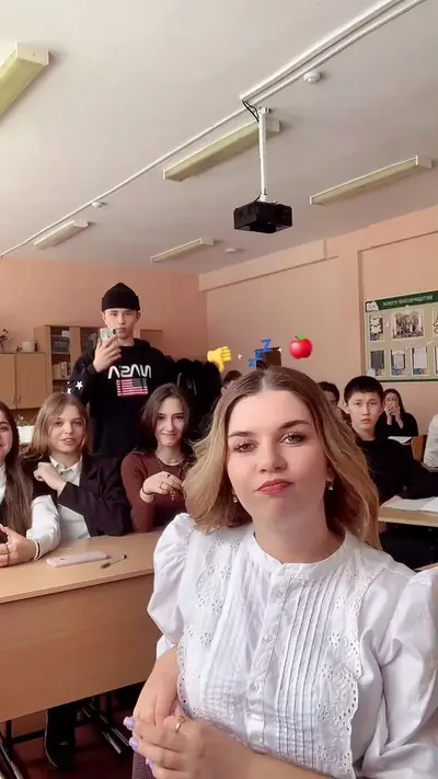 Заказать им пиццу? 😏 #школа #учитель #учителятожелюди #учительвтиктоке — @_dvinkaa_
