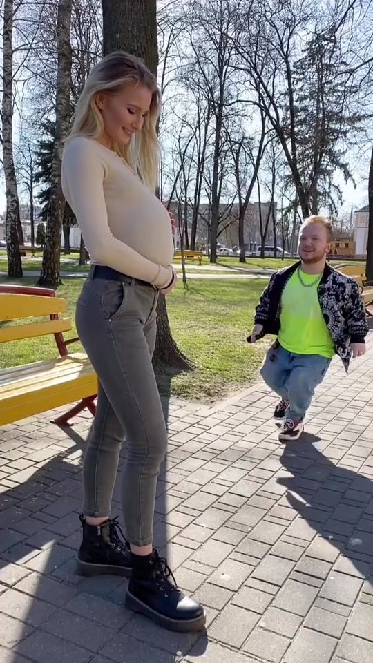 Опиши свои эмоции прямо сейчас. Мне грустно😔 Describe your e