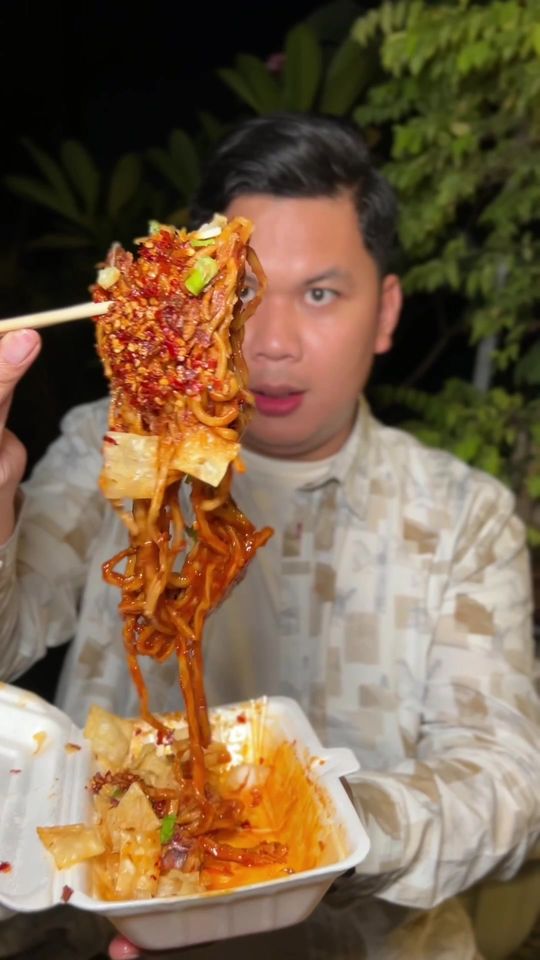 Harus sabar banget cari takjil keadaan chaos gini, untuk nen