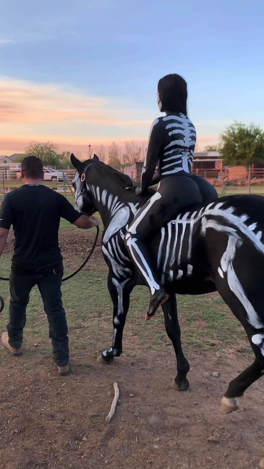 Skeleton or Avatar? #happyhalloween #f