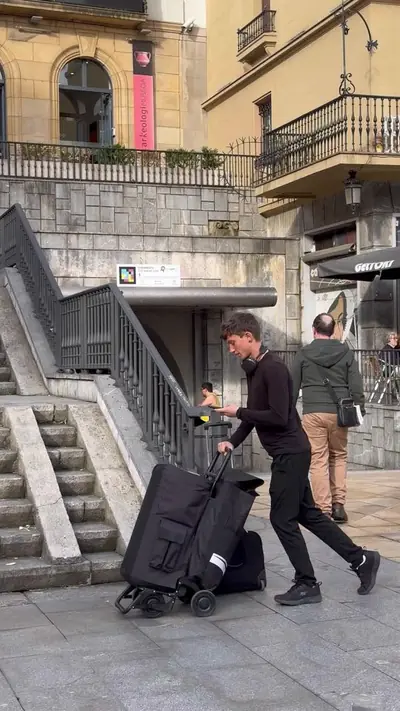 Bachata por #bilbao — @artem_paradegrabar