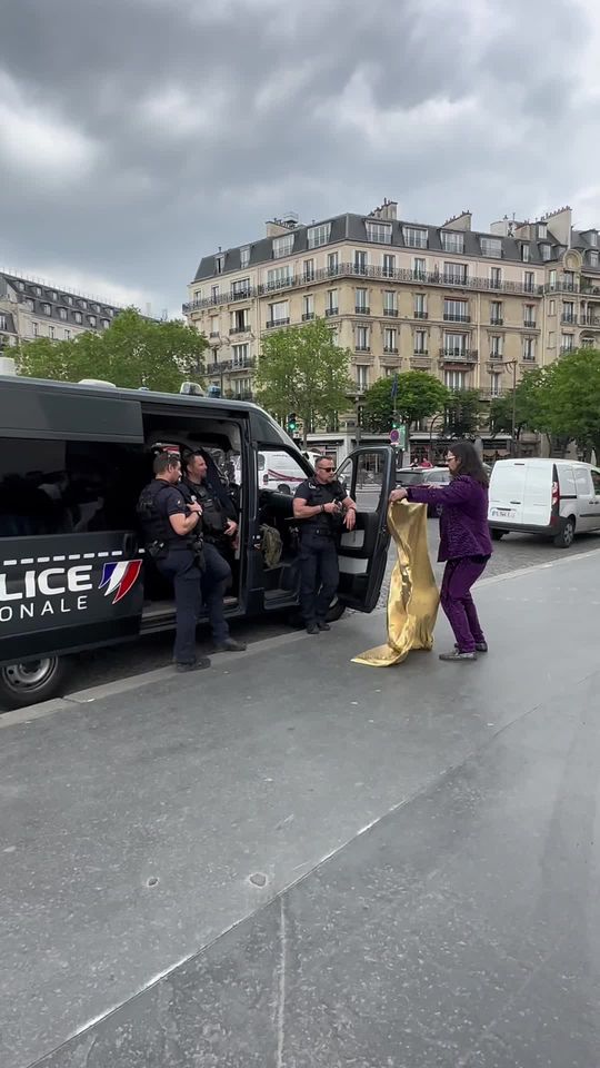 Las Vegas in Paris! ✨ #lasvegas #paris #france #police #sieg